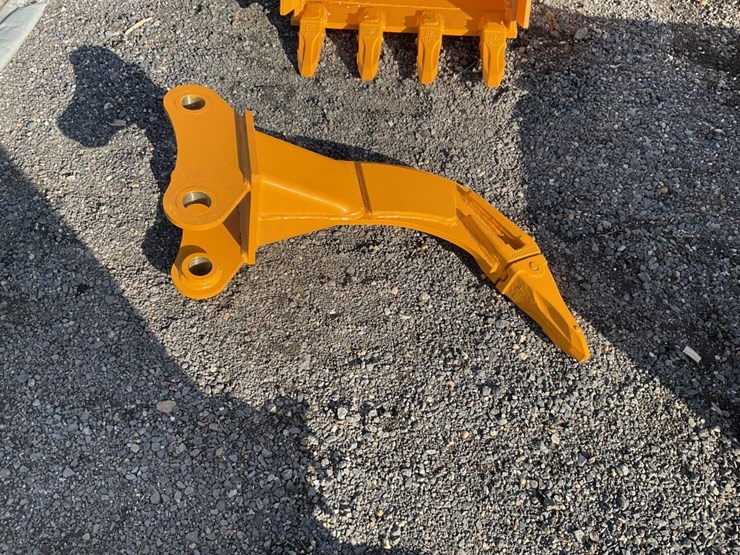 2025-caterpillar-305-image-1