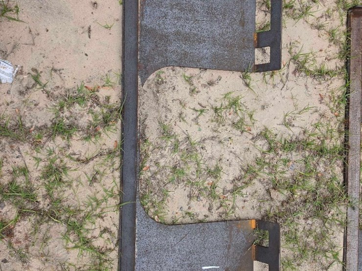 --skid-steer-cutaway-blank-plate-image-1