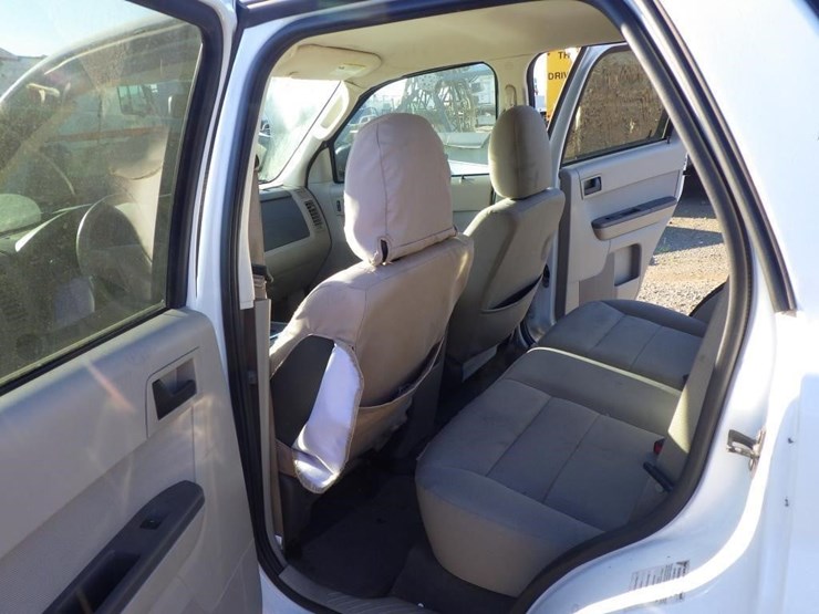 2011-ford-escape-image-7