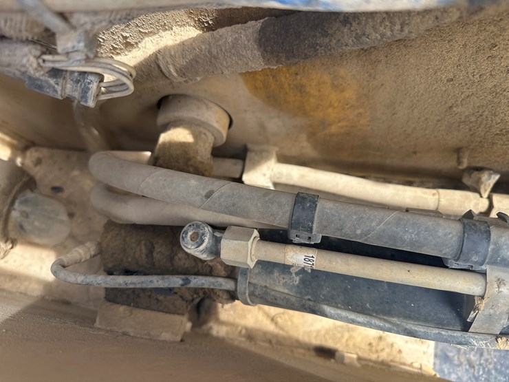 2019-caterpillar-239d-image-15