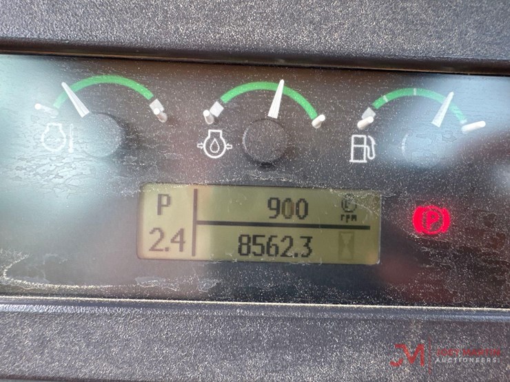 2016-deere-650k-lgp-image-30