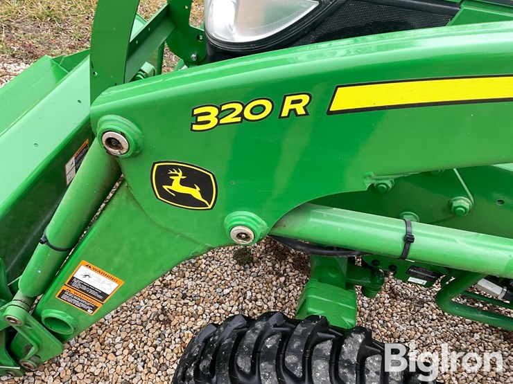 2020-john-deere-3033r-image-10
