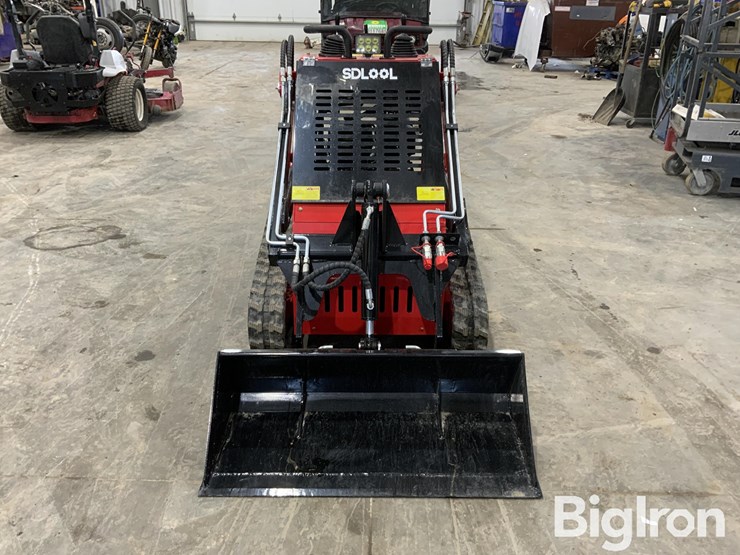 2025-massey-ferguson-730-image-2