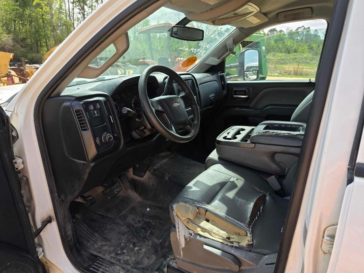 2015-chevrolet-silverado-3500-image-11