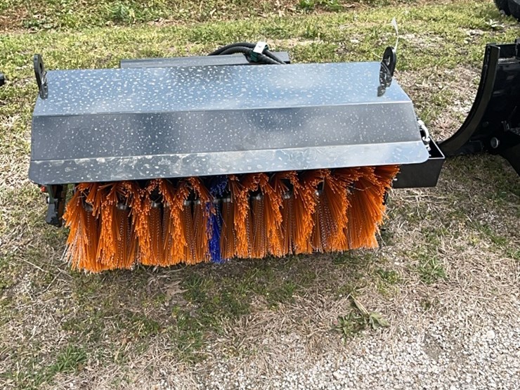 mini-skid-steer-sweaper-image-5