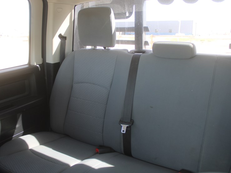 2015-dodge-3500-image-35