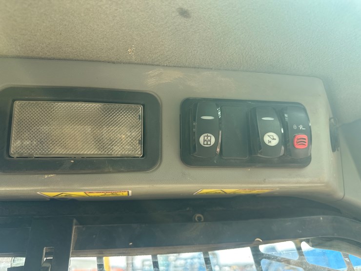 2019-caterpillar-239d-image-36