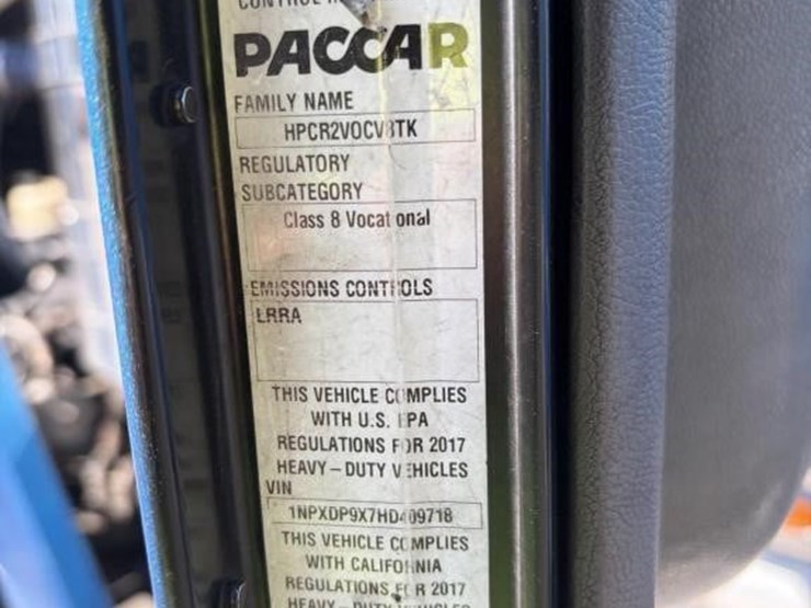 2017-peterbilt-389-image-35