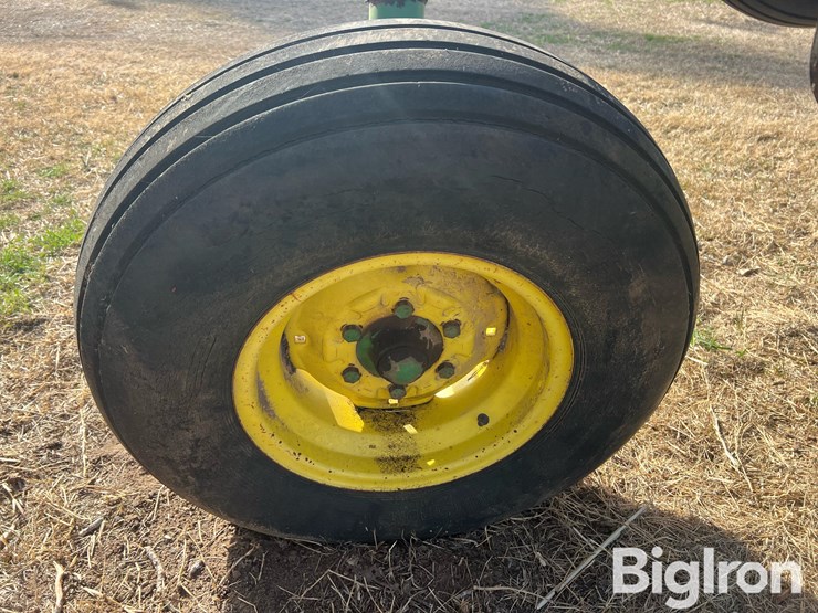 john-deere-2810-image-15