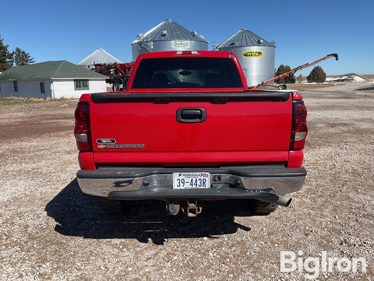 2004-chevrolet-silverado-2500-image-6