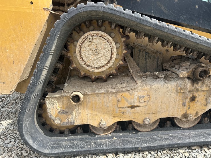 2017-caterpillar-239d-image-57