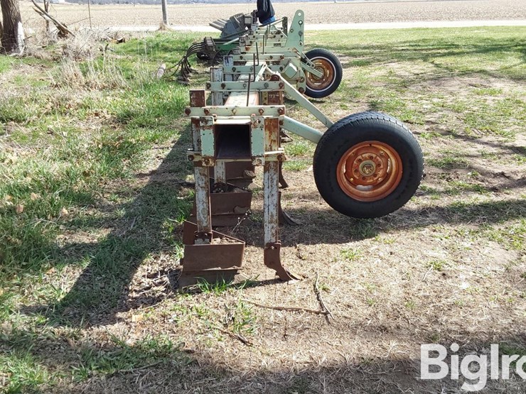 caterpillar-15-image-4