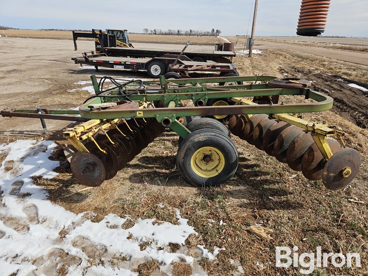 john-deere-210-image-8