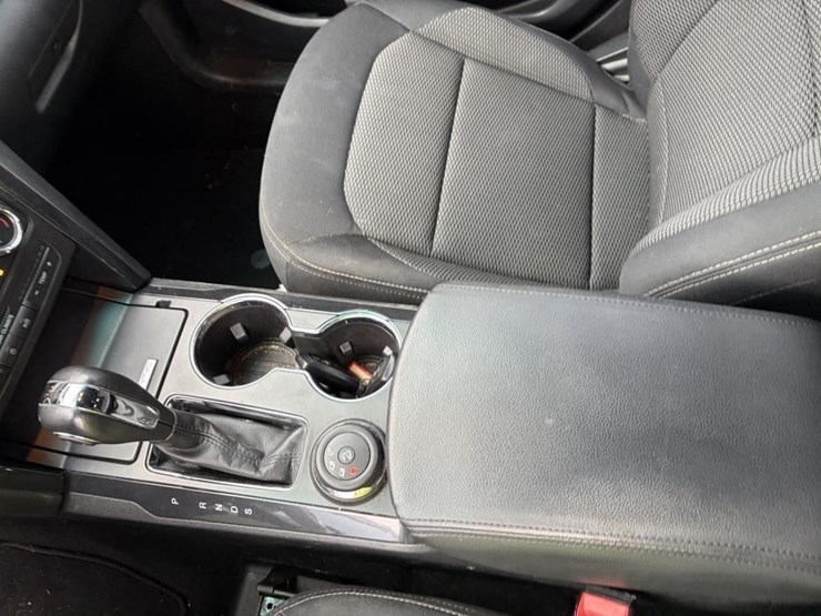 2019-ford-explorer-xlt-image-17