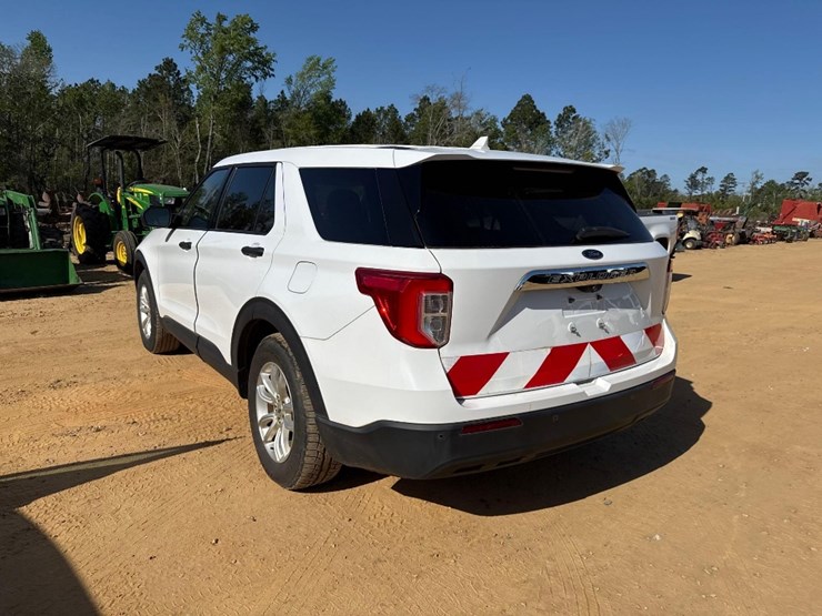 2020-ford-explorer-image-3