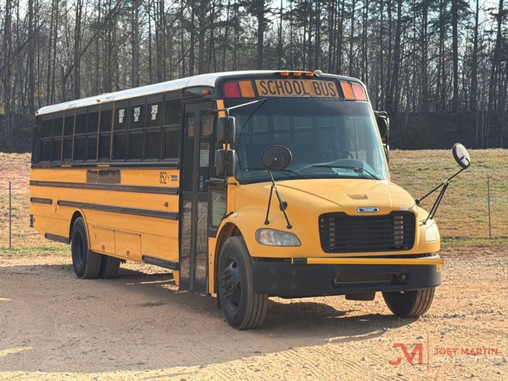 2008-thomas-saf-t-liner-c2-image-1