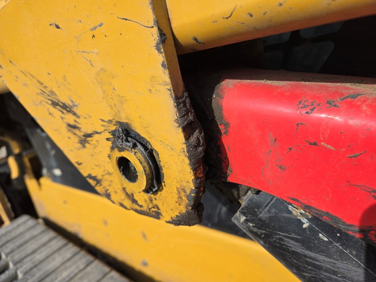 2019-caterpillar-259d3-image-26