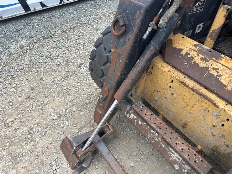 new-holland-lx885-image-19