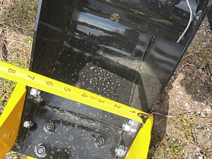 mini-excavator-bucket-image-2