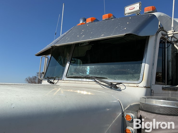 2000-peterbilt-379-image-18