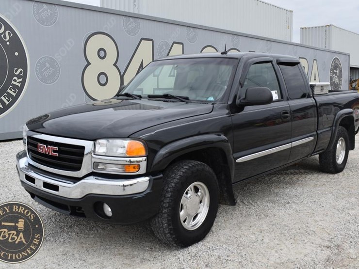 2003-gmc-sierra-1500-slt-image-2