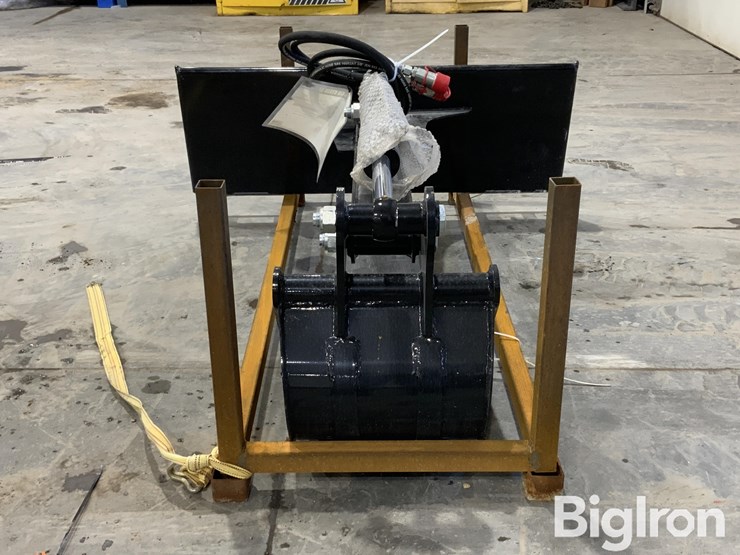 2025-massey-ferguson-730-image-2