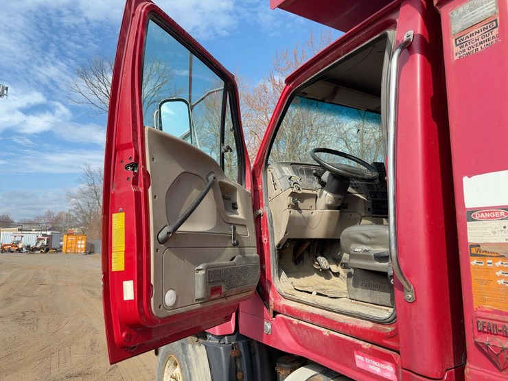 2008-sterling-lt9500-image-19