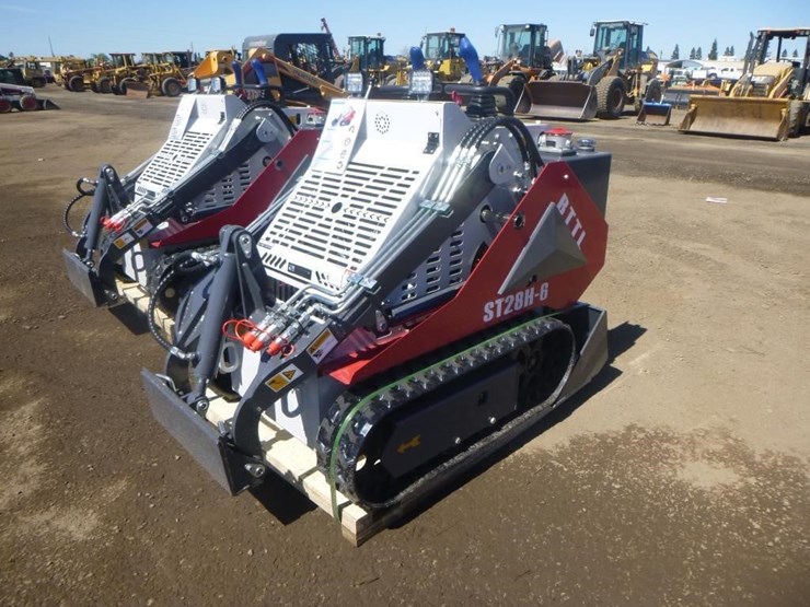 battler-st28h-6-skid-steer-track-loader-image-1