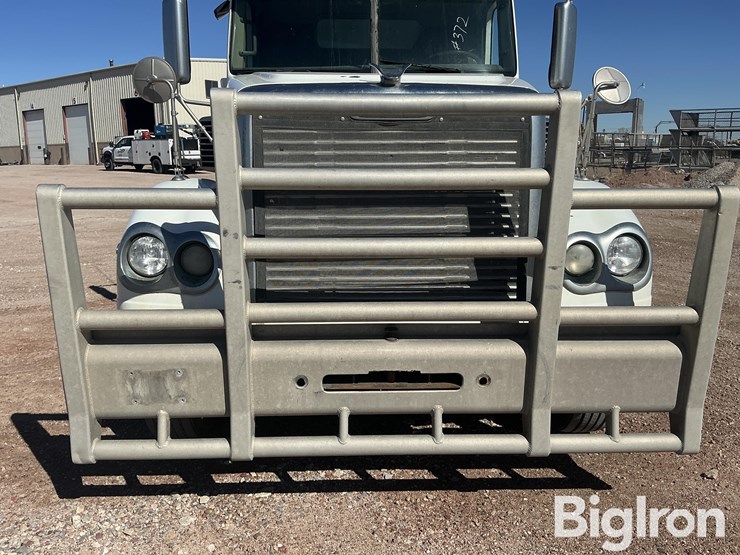 2017-freightliner-coronado-132-image-16