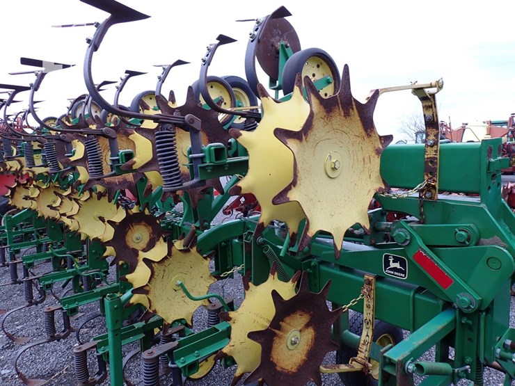 john-deere-845-image-8