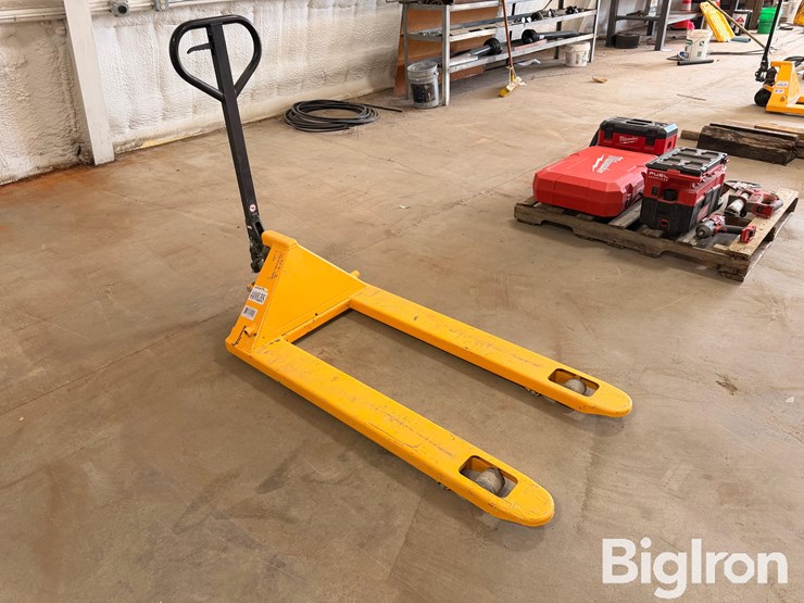 4400-lbs.-pallet-jack-image-2