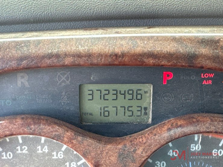 2001-mack-ch613-image-41