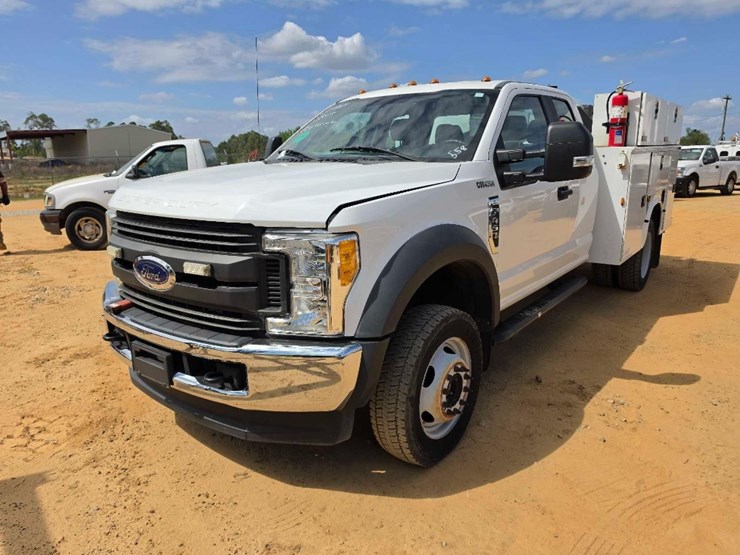 2017-ford-f450-xl-image-1