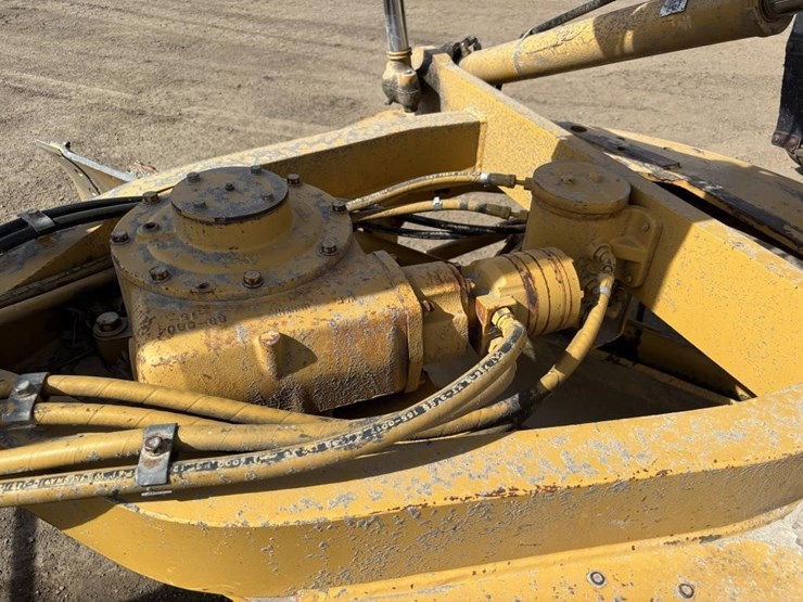 2006-caterpillar-143h-image-13