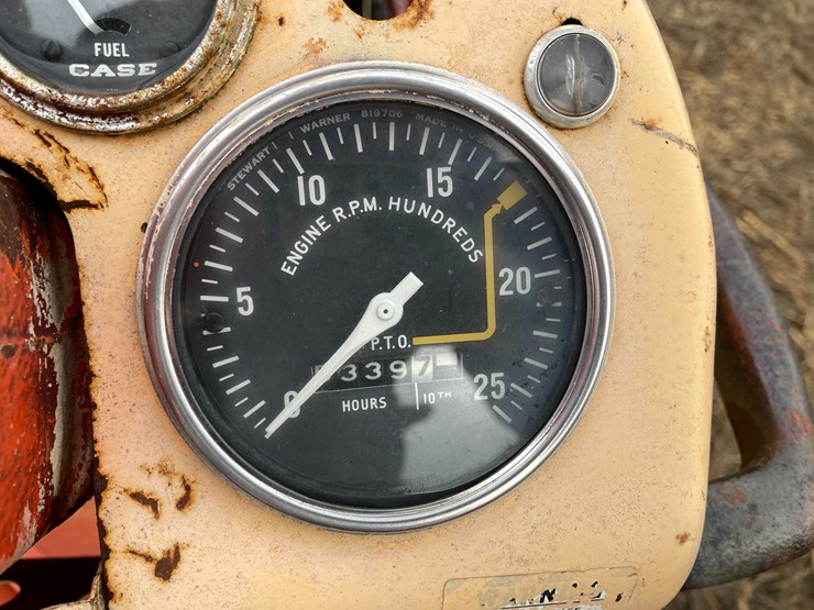 #105-•-case-1030-comfort-king-diesel-tractor-with-duals-image-31