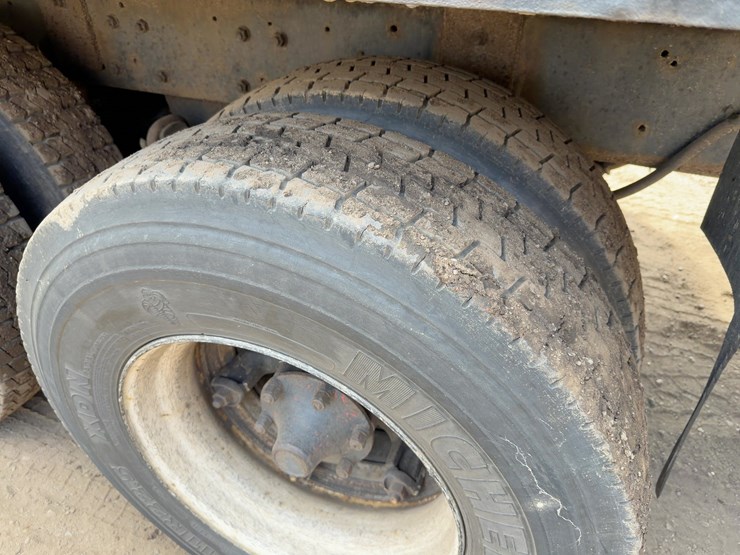 1983-mack-rd685s-image-13