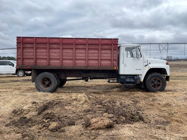 #113-•-1982-international-1754-single-axle-grain-truck-(has-wi-title)-image-7
