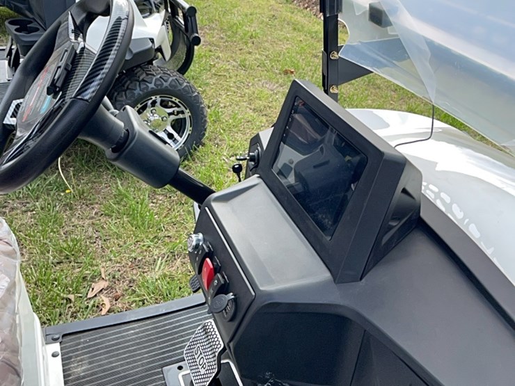 brandnew-4-seat-electric-golf-cart-image-5