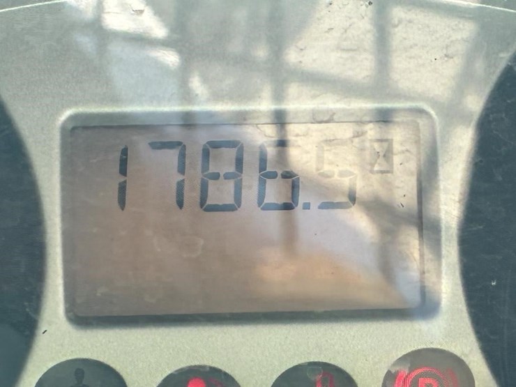 2018-bobcat-s570-image-13