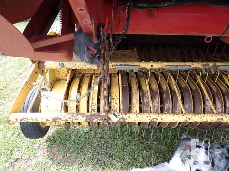 2007-new-holland-br780a-image-5