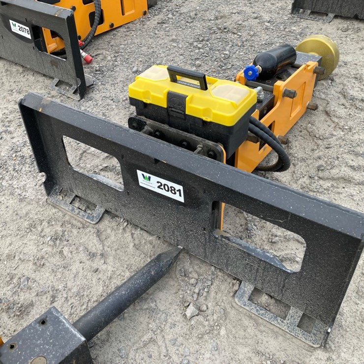 #2081 • Unused GIYI D680 Skid Steer Pile Hammer DZC680260298 INV# 41986