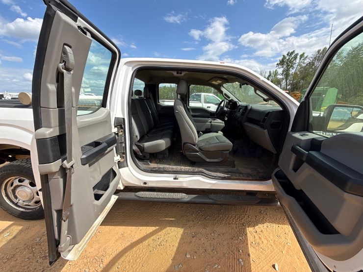 2018-ford-f150-xl-image-7