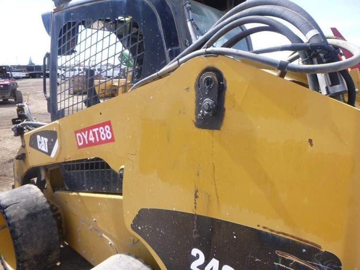 2009-caterpillar-246c-image-12
