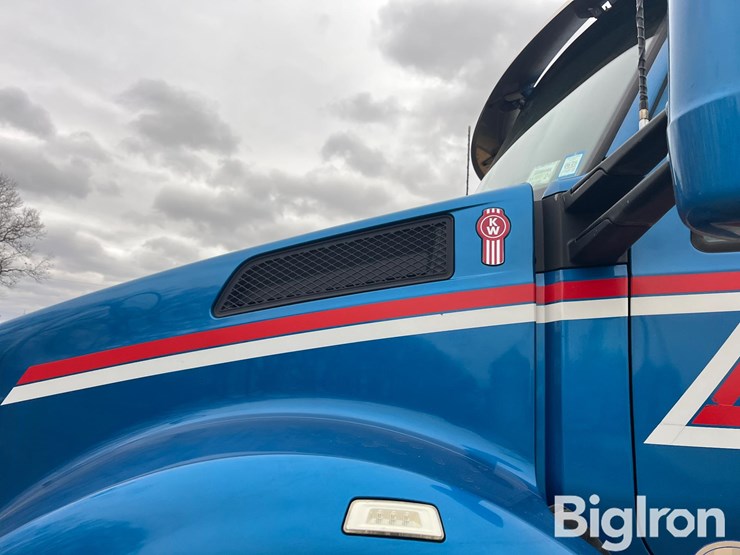 2017-kenworth-t880-image-14