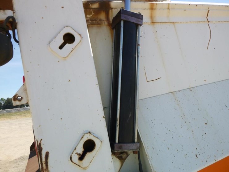 2009-international-7600-image-27