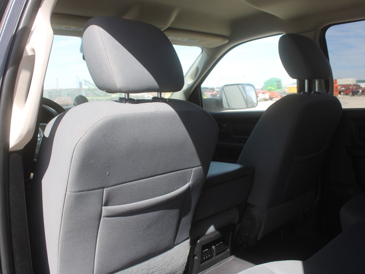 2015-dodge-3500-image-41