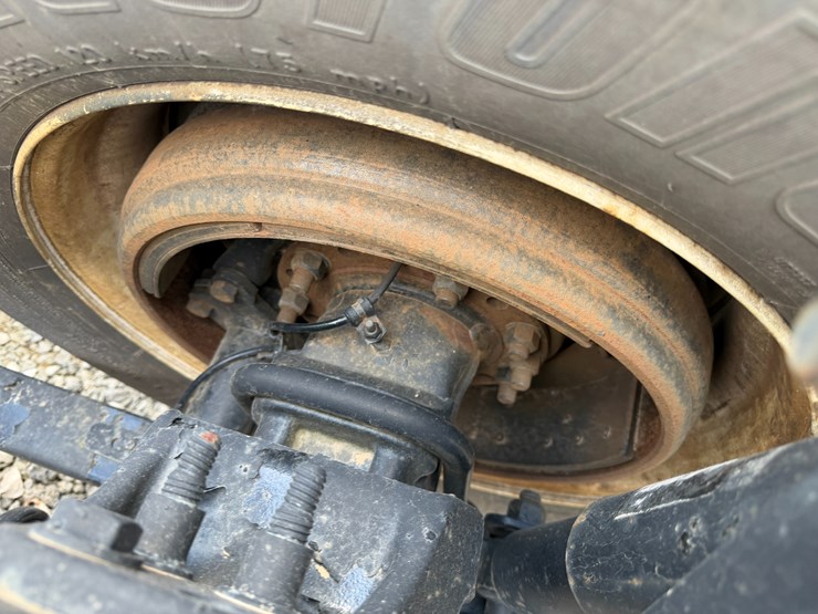 2018-freightliner-122sd-image-14