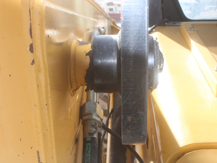 john-deere-325-image-51