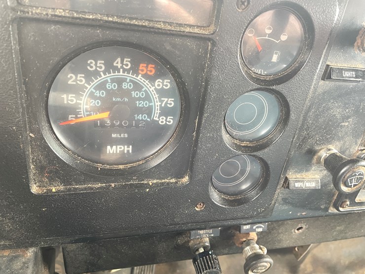 #113-•-1982-international-1754-single-axle-grain-truck-(has-wi-title)-image-55