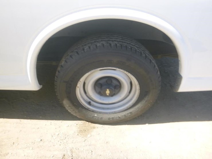 2002-chevrolet-1500-image-16